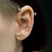 Clicker kółko ścięte tytanowe kolczyk biżuteria conch helix