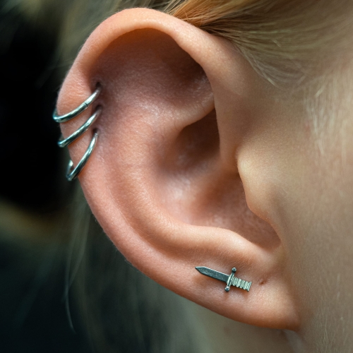 Sztylet miecz tytanowy ozdobny labret biżuteria kolczyk helix upper lobe