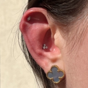 Tytanowy labret biała kryształowa łezka do piercingu ucha