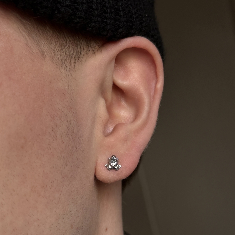 Żaba - tytanowy labret ozdobny. Biżuteria kolczyk do piercingu przekłuć ucha upper lobe, helix, flat.