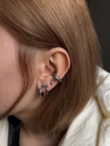 Gwiazda gwiazdka - tytanowy labret ozdobny. Kolczyk do piercingu ucha - upper lobe, helix, tragus, conch, flat. Labret do nostrila,