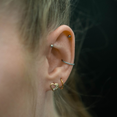 Clicker kółko z kryształami - do nostrila helixa concha, w przekłuciu conch