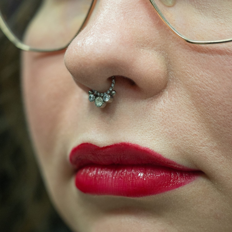 Clicker kółko z kryształami tytanowe septum daith